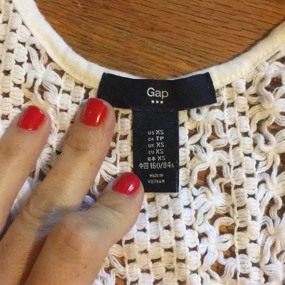 Gap tank top with crochet back - Picture 2 of 4